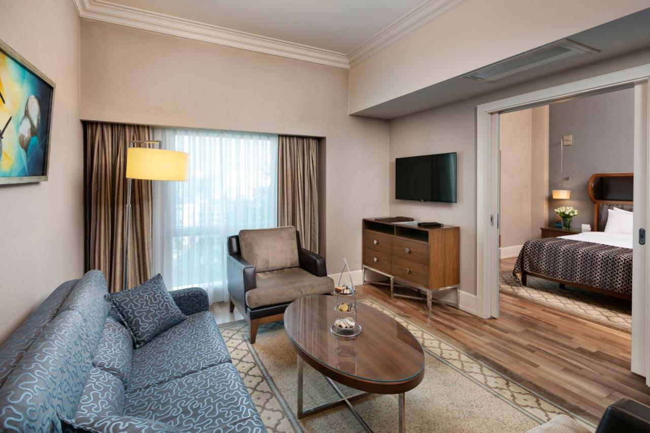 Titanic Business Kartal Otel
