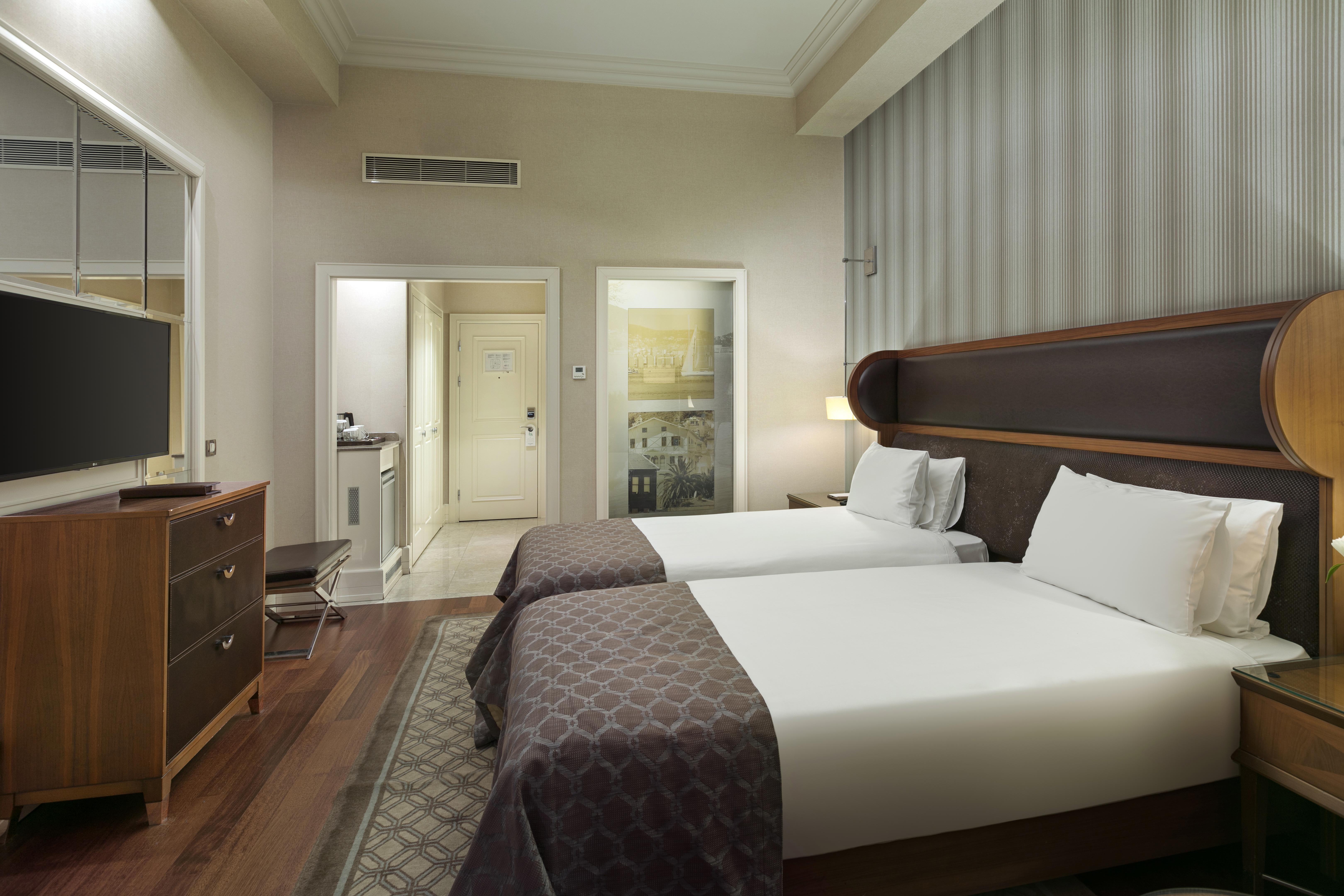 Titanic Business Kartal Otel