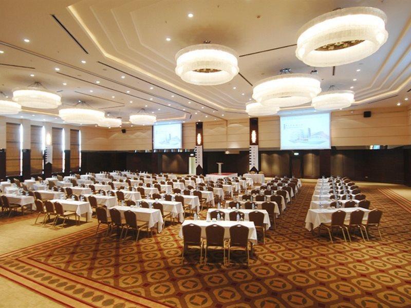 Titanic Business Kartal Otel